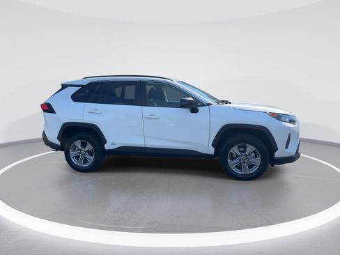 Used 2022 Toyota RAV4 LE AWD/4WD image 10