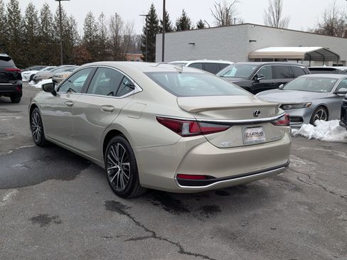 Certified 2025 Lexus ES 300h w/ Premium Package image 5