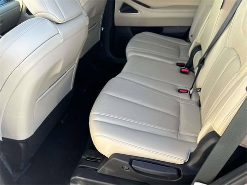 Certified 2025 INFINITI QX60 Luxe image 28