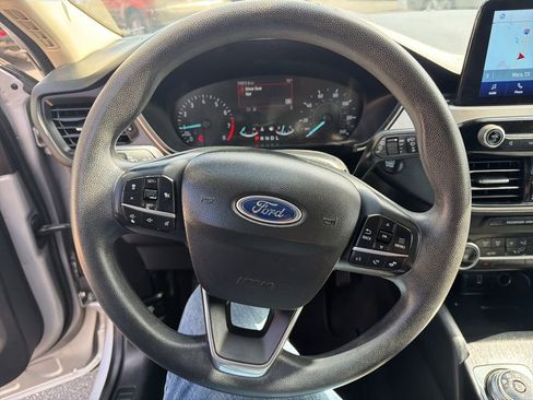 Used 2020 Ford Escape SE image 13