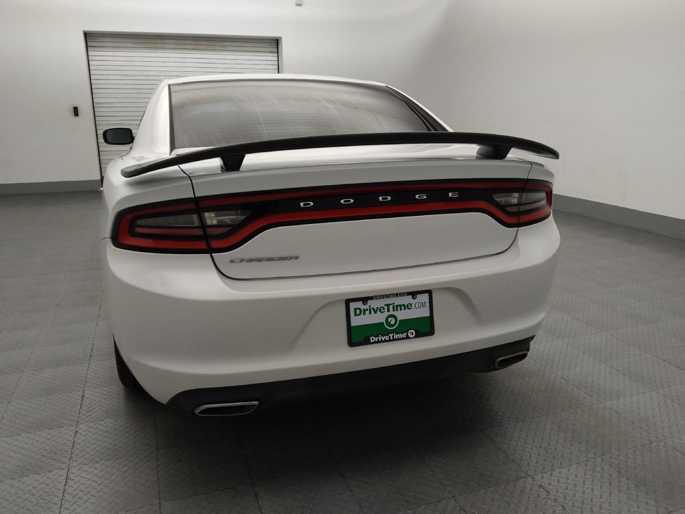 Used 2015 Dodge Charger SE RWD image 6