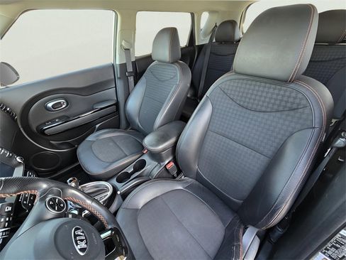 Used 2018 Kia Soul ! image 3