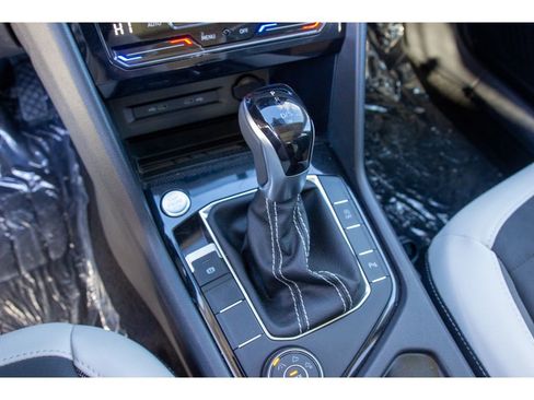 New 2025 Volkswagen Taos SE image 20