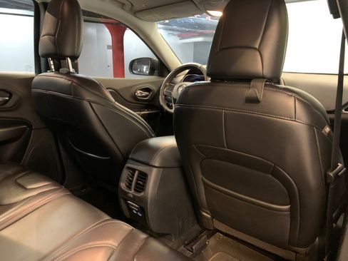 Used 2019 Jeep Cherokee Latitude Plus AWD/4WD image 54