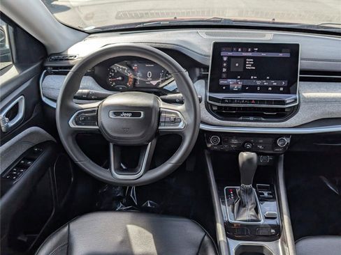 Used 2022 Jeep Compass Latitude image 15