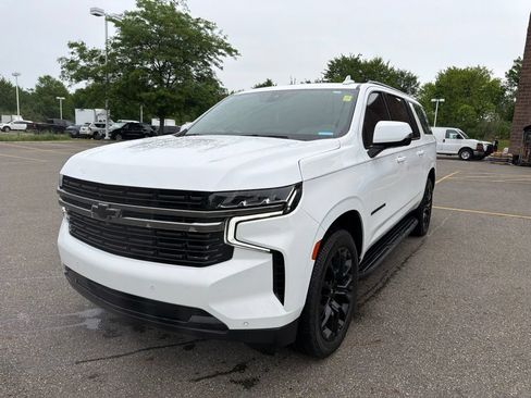 Used 2022 Chevrolet Suburban RST w/ Luxury Package AWD/4WD image 4