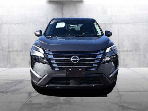 Used 2024 Nissan Rogue SV image 4