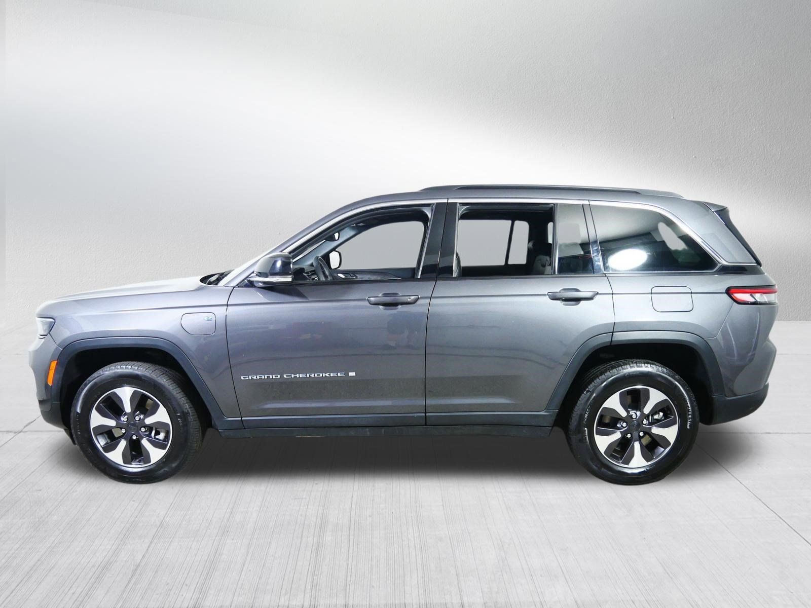 Used 2024 Jeep Grand Cherokee Limited 4xe AWD/4WD image 4