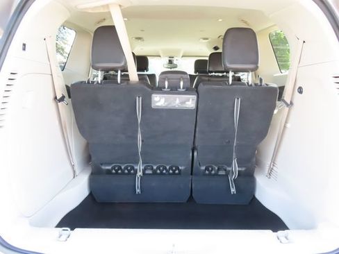 Used 2017 Chrysler Pacifica Touring-L FWD image 41