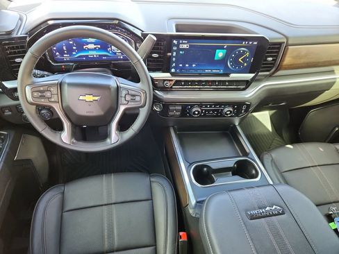Used 2024 Chevrolet Silverado 2500 High Country w/ High Country Premium Package AWD/4WD image 9