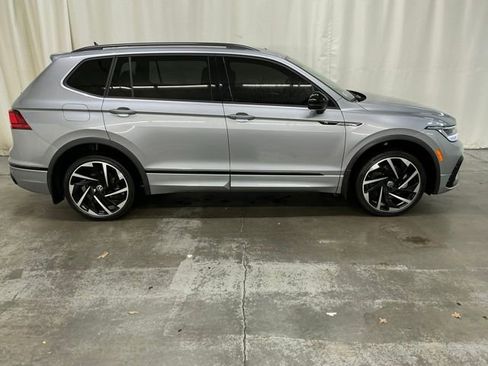 Used 2024 Volkswagen Tiguan SE R-Line image 2