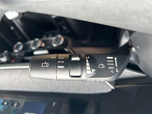 Used 2025 Nissan Kicks SV FWD image 27