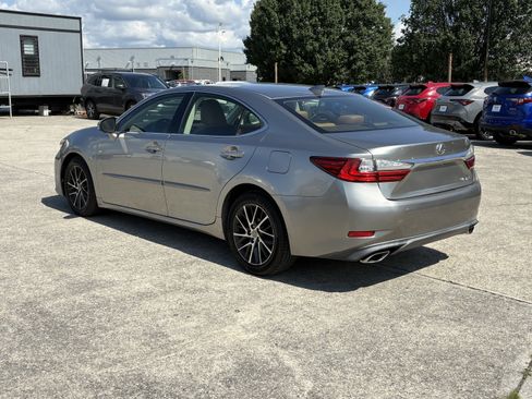 Used 2016 Lexus ES 350 w/ Luxury Package w/Wood Trim FWD image 3