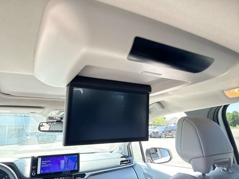 Used 2025 Toyota Sienna XLE w/ XLE Plus Package AWD/4WD image 21