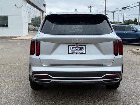 Used 2024 Kia Sorento EX image 4