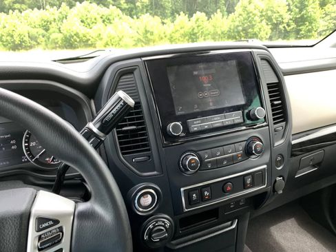 Used 2022 Nissan Titan SV w/ Accessory Utility Package image 11