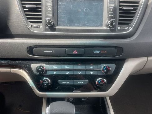 Used 2021 Kia Sedona LX FWD image 18