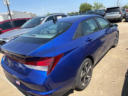 Used 2023 Hyundai Elantra SEL w/ Convenience Package FWD image 5