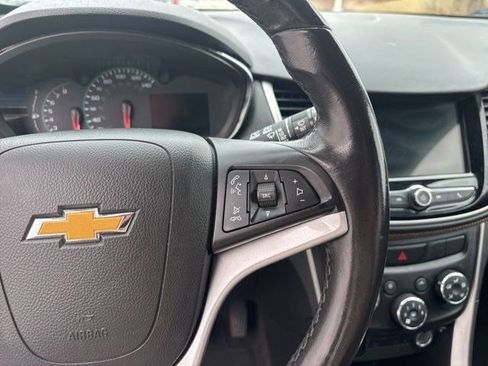 Used 2019 Chevrolet Trax LT w/ LT Convenience Package image 18