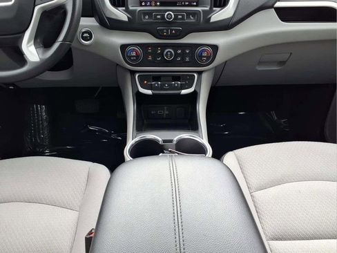 Used 2022 GMC Terrain SLE w/ Driver Convenience Package image 11