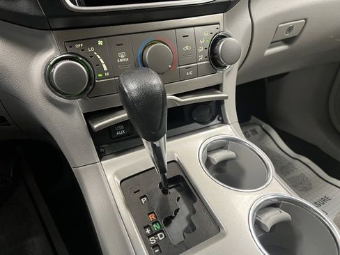 Used 2013 Toyota Highlander Plus image 41