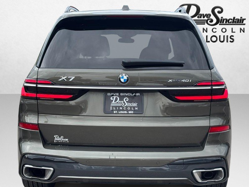 Used 2025 BMW X7 xDrive40i w/ M Sport Package AWD/4WD image 4