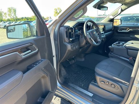 Used 2025 Chevrolet Silverado 1500 LT image 10