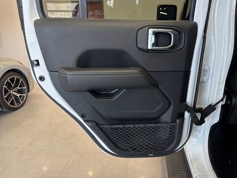 Used 2021 Jeep Wrangler Unlimited Sahara AWD/4WD image 36