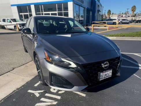 Used 2023 Nissan Altima 2.5 SR image 3