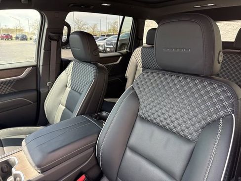 Used 2024 GMC Acadia Denali AWD/4WD image 15