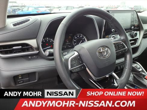 Used 2021 Toyota Highlander XLE image 16