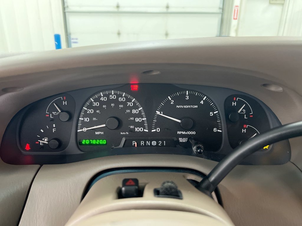 Used 2001 Lincoln Navigator 4WD image 12