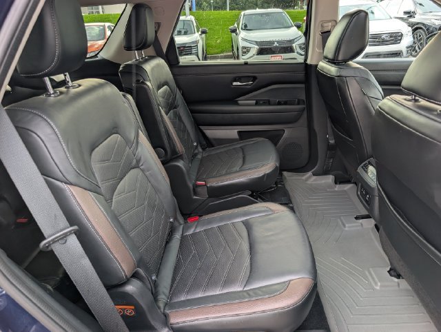 Used 2022 Nissan Pathfinder Platinum w/ Cargo Package AWD/4WD image 12