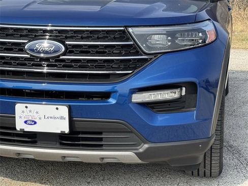 Used 2021 Ford Explorer XLT w/ Equipment Group 202A image 9