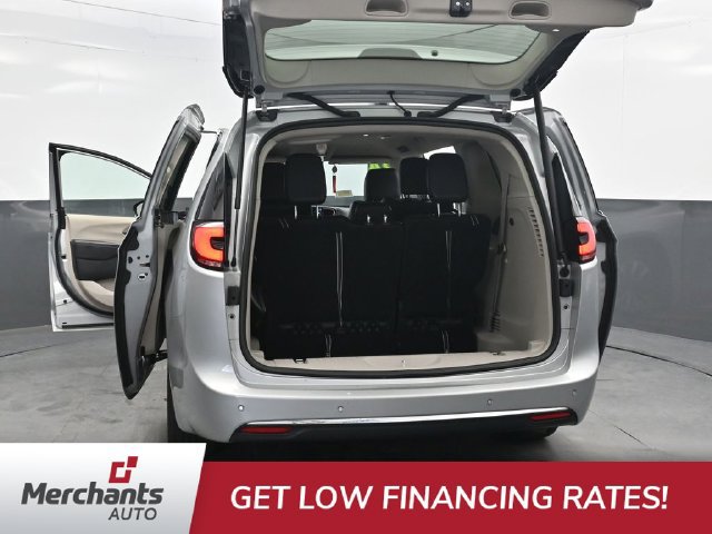 Used 2024 Chrysler Pacifica Limited FWD image 35