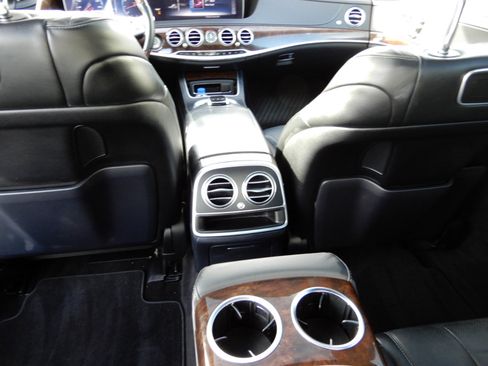 Used 2019 Mercedes-Benz S 560 4MATIC Sedan image 23