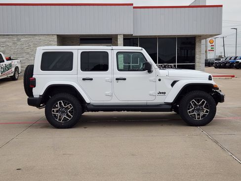 New 2026 Jeep Wrangler Unlimited Sahara AWD/4WD image 8