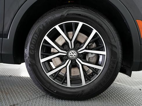 Used 2021 Volkswagen Tiguan SE w/ Panoramic Sunroof Package image 61