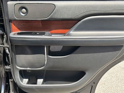 Used 2019 Lincoln Navigator Select w/ Cargo Package RWD image 18