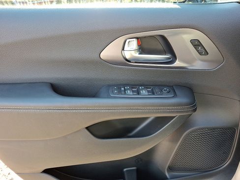 New 2026 Chrysler Pacifica Select image 8