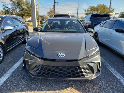 Certified 2025 Toyota Camry SE image 2