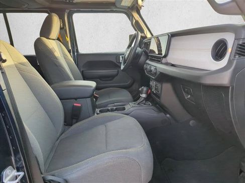 Used 2025 Jeep Gladiator Sport AWD/4WD image 26