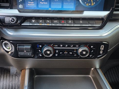 Used 2024 Chevrolet Silverado 2500 High Country w/ Technology Package AWD/4WD image 17