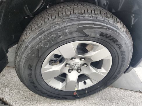 New 2026 RAM 1500 4x4 Crew Cab image 33