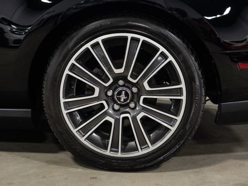 Used 2010 Ford Mustang GT image 4