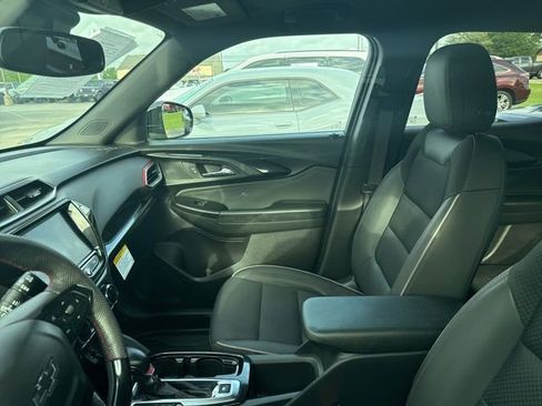 Used 2023 Chevrolet TrailBlazer RS w/ Sun and Liftgate Package image 6
