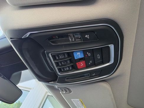 Used 2022 Jeep Wagoneer Series III w/ Premium Group I AWD/4WD image 36