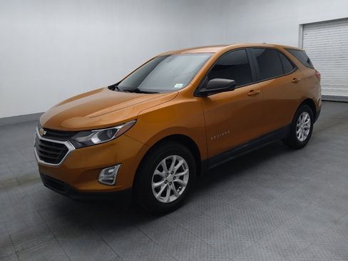 Used 2018 Chevrolet Equinox LS image 2