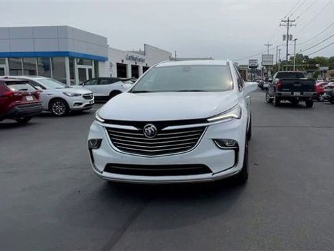 Used 2022 Buick Enclave Essence image 3