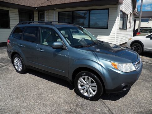 Used 2011 Subaru Forester 2.5X Premium w/ All-Weather Pkg image 2